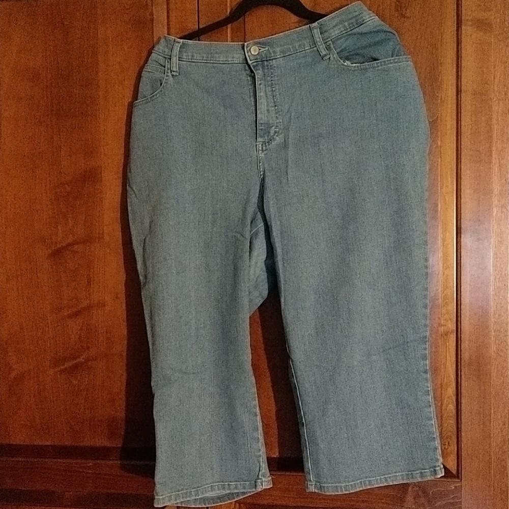 Lee relaxed fit capris